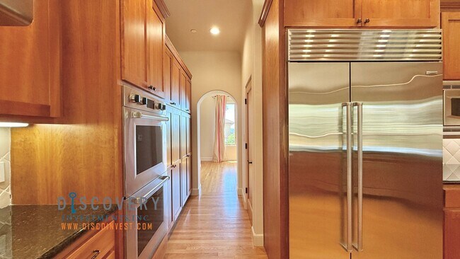 Building Photo - Charming Spanish-style, Mediterranean-insp...