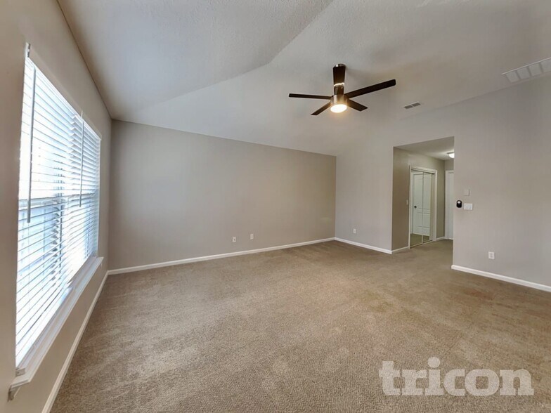 Building Photo - 10818 Birchard Ln