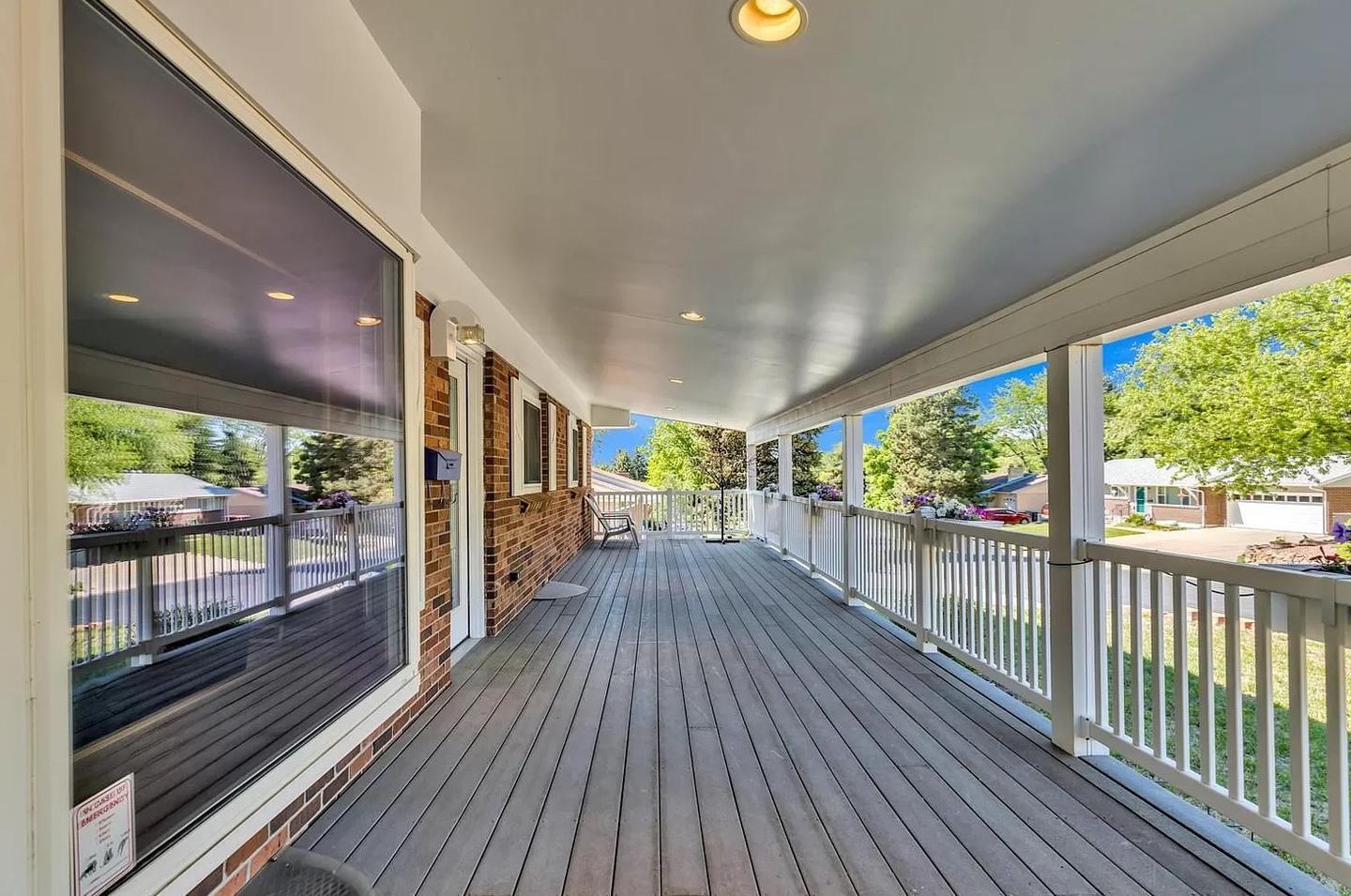 Building Photo - Beautiful Lakewood ranch-style home near Jackson Park