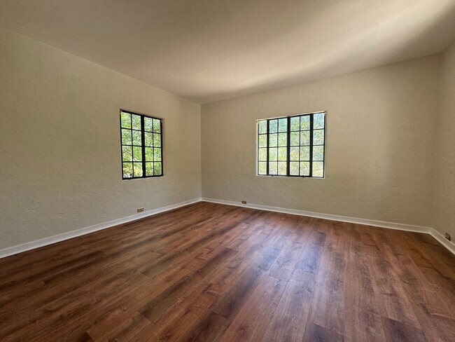 Building Photo - 3 Bed 2 Bath Home in Golfview