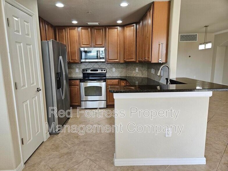 Building Photo - 17451 Old Harmony Dr