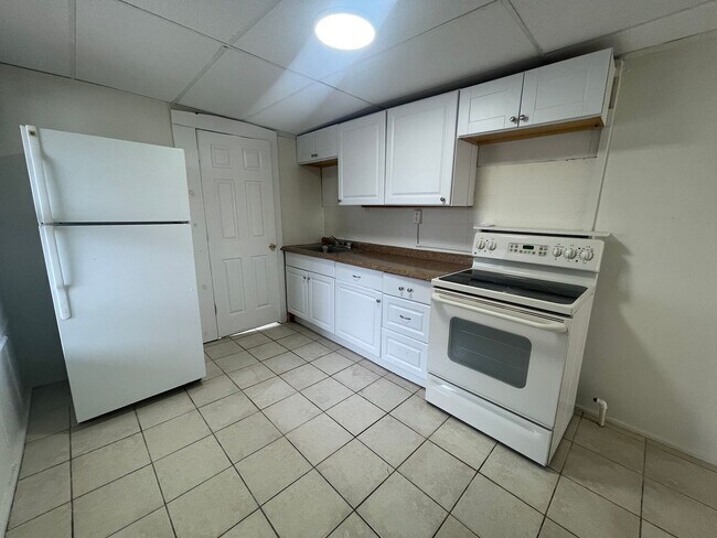 Building Photo - Clean & Updated 1BR Close to Downtown – $1200 Available Now