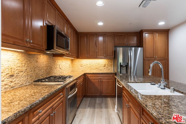 Building Photo - 12975 Agustin Pl