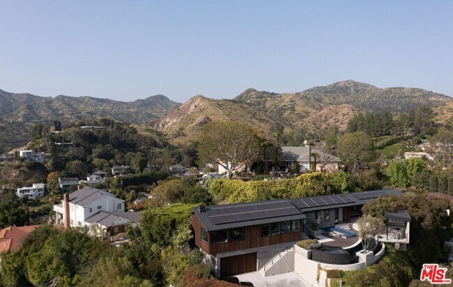 Building Photo - 2532 Canyon Oak Dr