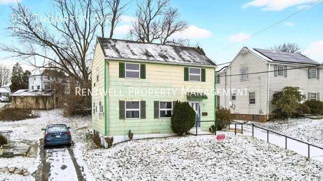 Building Photo - 556 Thompson Ave