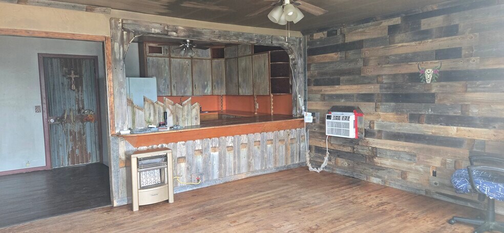 Living area to kitchen - 1721 Austin St