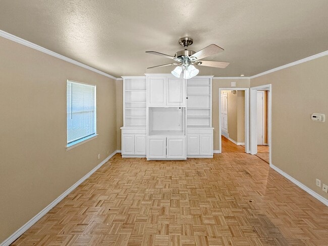 Building Photo - Charming 3-Bedroom Home with Bonus Room in...