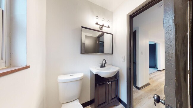 Building Photo - Parma - 2 Bedroom - 3rd Floor Unit