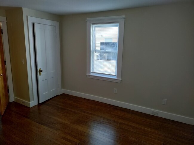 Building Photo - 143 Chestnut St