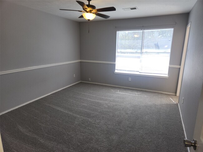 Building Photo - 20123 Beechview Ln