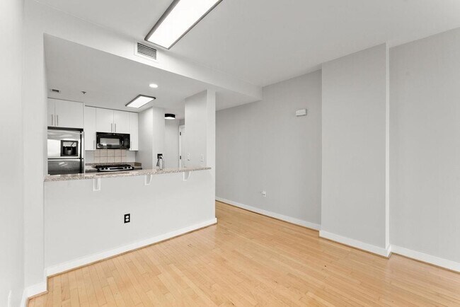 Building Photo - 3338 Peachtree Rd NE