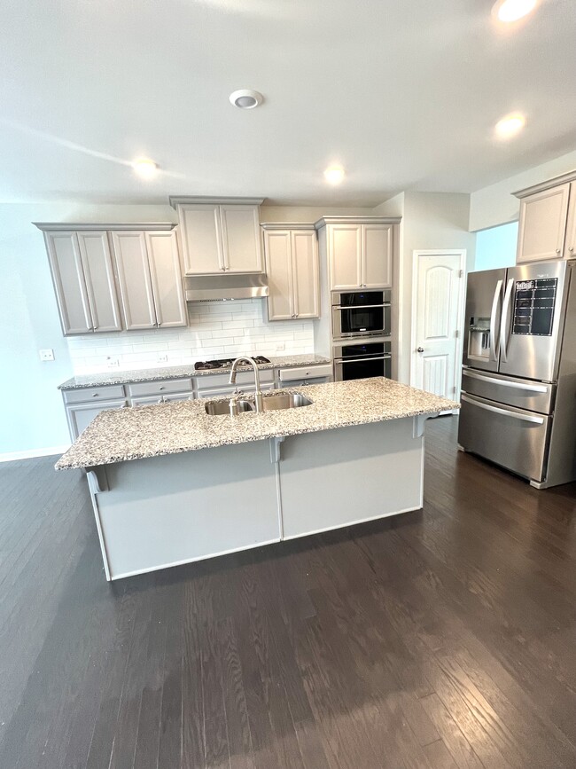 Building Photo - 930 Sunset Park Dr