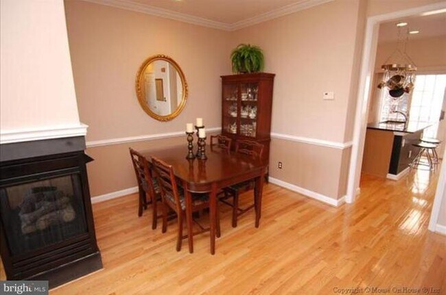 Dining/Fireplace - 650 9th St SW