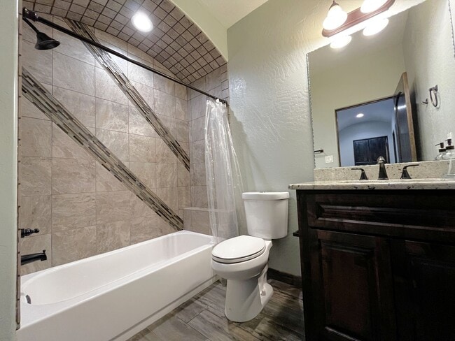 Building Photo - Lovely 3 Bedroom 2 Bathroom Home In NE ABQ!