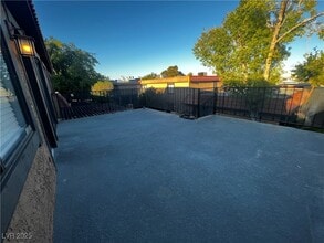 Building Photo - 301 Brookside Ln