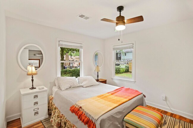 Building Photo - Available September 1st. Beautiful FULLY F...