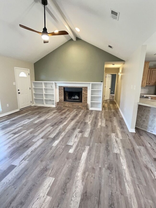 Building Photo - Updated home in Ocean Springs!