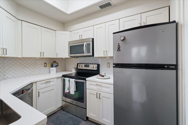 Building Photo - 6000 Shepherd Mountain Cove