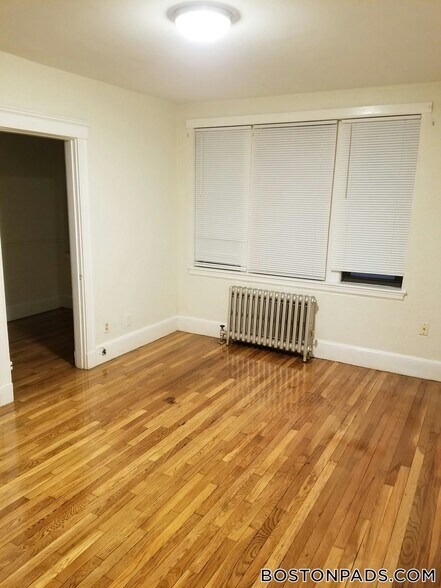 Building Photo - 63 Fellsway W