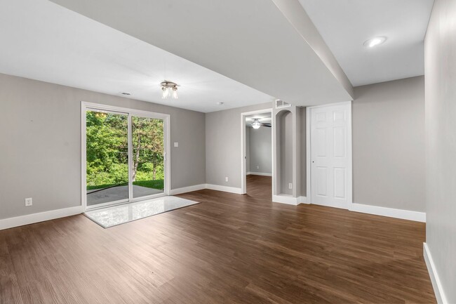 Building Photo - Beautiful 3-Bed, 3-Bath Home in Excellent ...