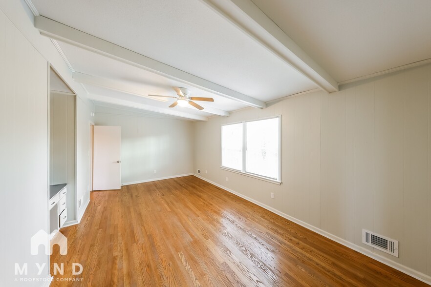 Building Photo - 609 23rd Ln NW