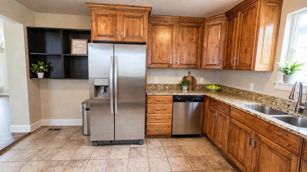 Building Photo - 390 N 300 E