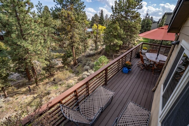 Building Photo - River's Edge Golf Course, Upscale Unit on ...