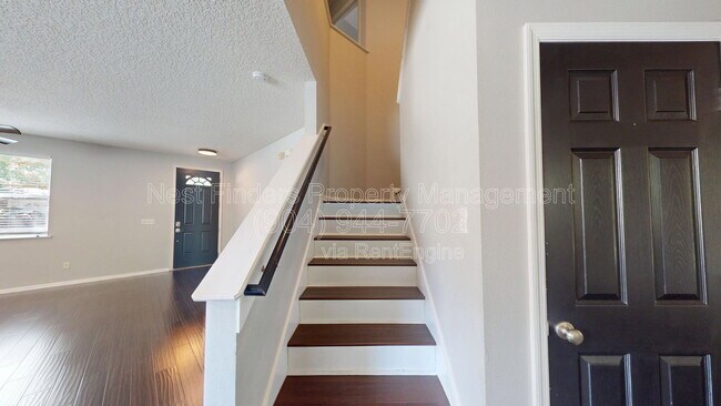 Building Photo - 1063 Collinswood Dr W