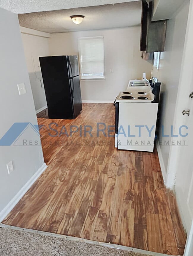 Building Photo - 774 Lilly Ave