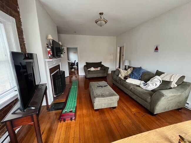 Building Photo - 915 Beacon St