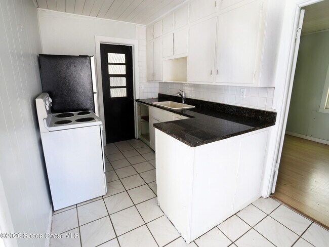 Building Photo - 317 Pineda St