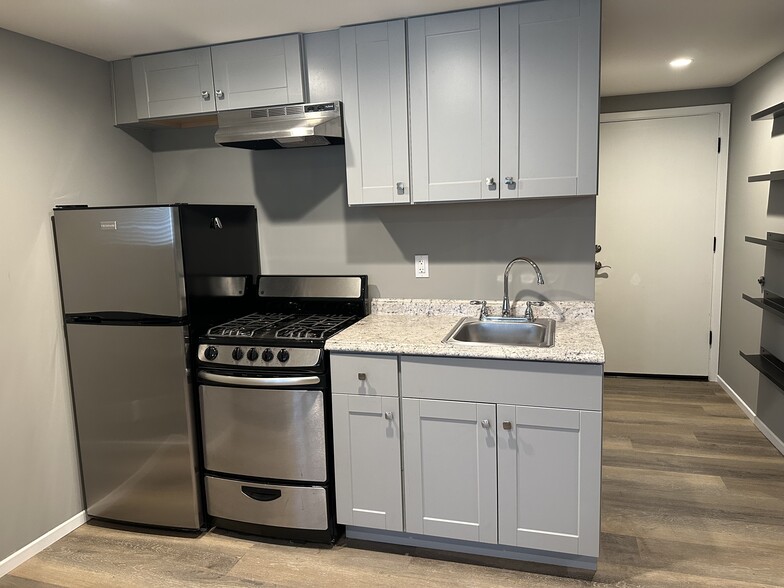Kitchen - 723 N Sierra Dr