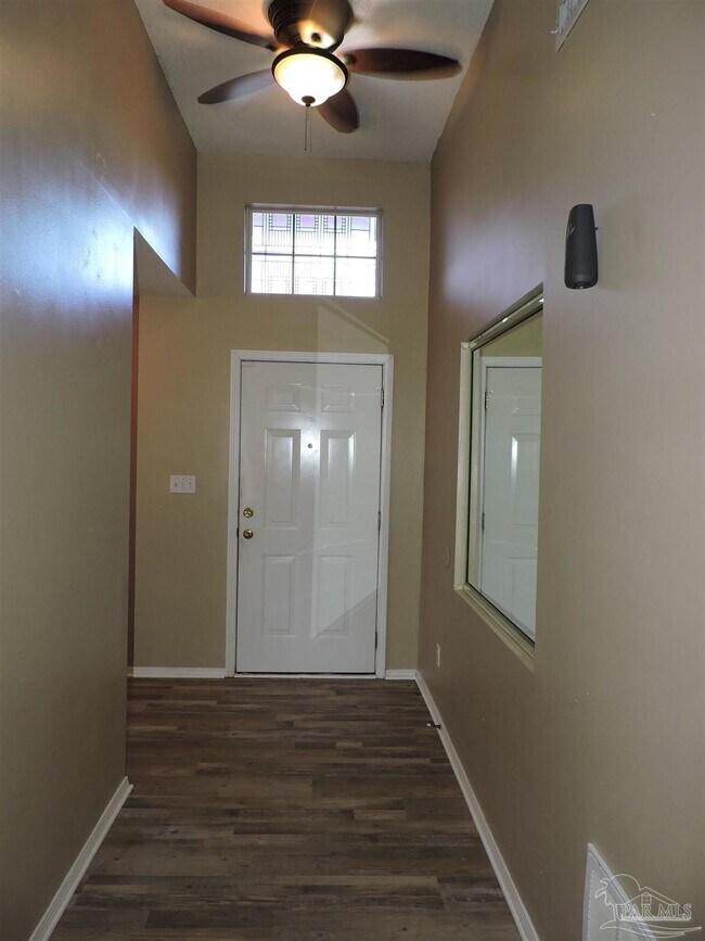 Building Photo - 724 Hanley Downs Dr