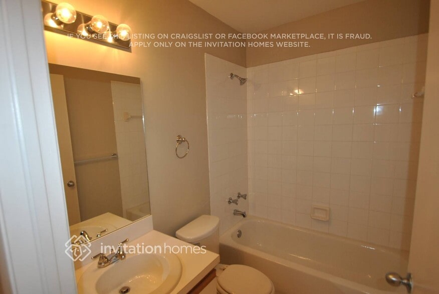 Building Photo - 8820 Lake Park Cir N