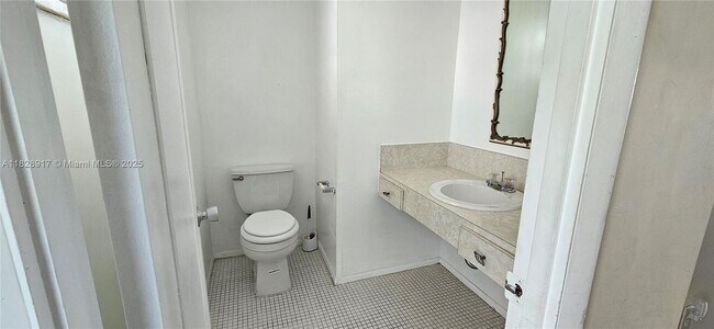 Building Photo - 1175 NE Miami Gardens Dr