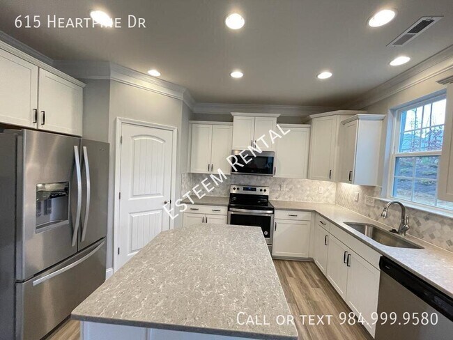 Building Photo - 615 Heartpine Dr
