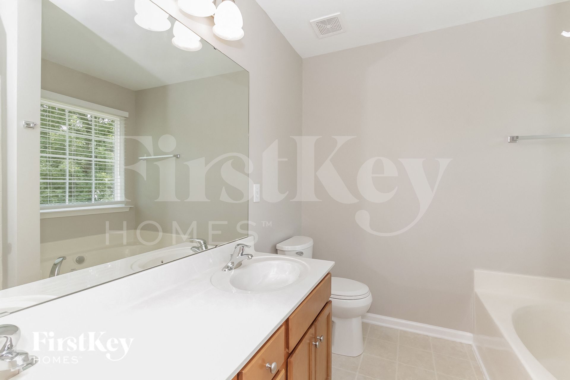 Building Photo - 2607 Winding River Dr