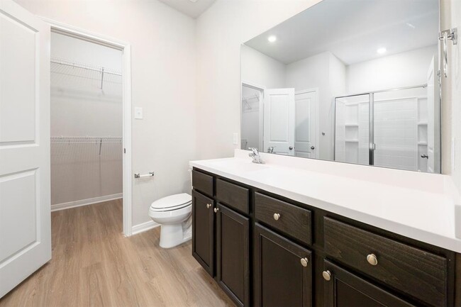 Building Photo - 15454 Maple Ter Dr