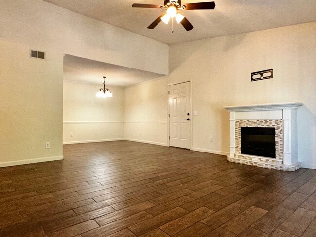 Building Photo - 1732 Oakdale Terrace Blvd