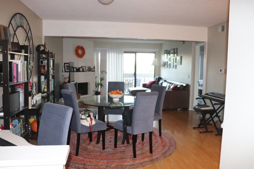 Building Photo - 1833 Caddington Dr