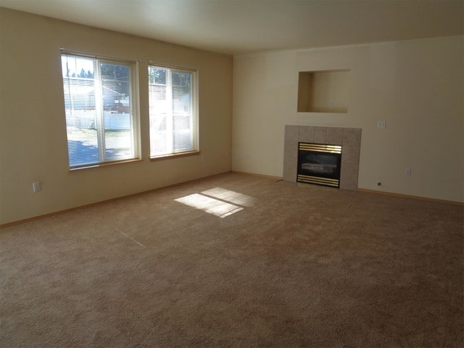Building Photo - 2409 Farrell Dr