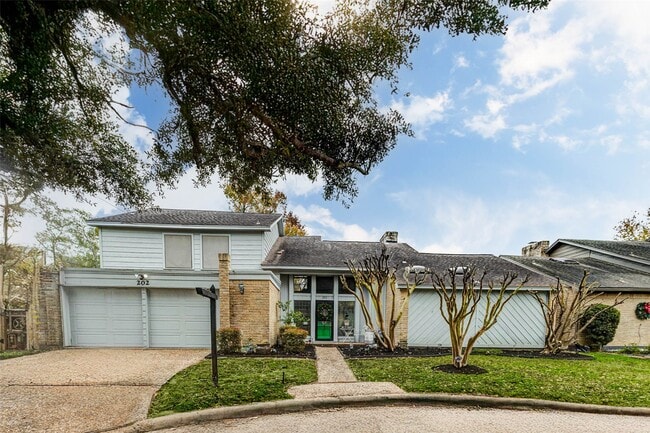 Building Photo - 202 Old Bridge Lake St