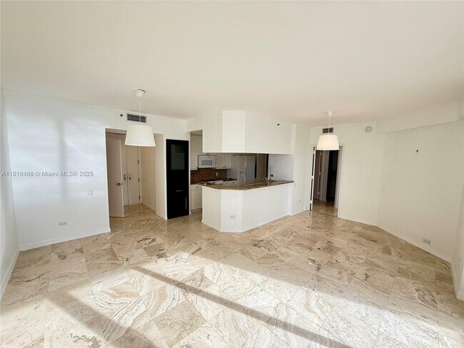 Building Photo - 808 Brickell Key Dr