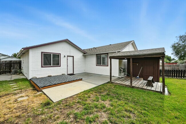 Building Photo - 5827 Orchid Wy S
