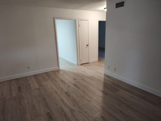 Building Photo - 2 bedroom 1 bath apartment Maryville ( Blo...