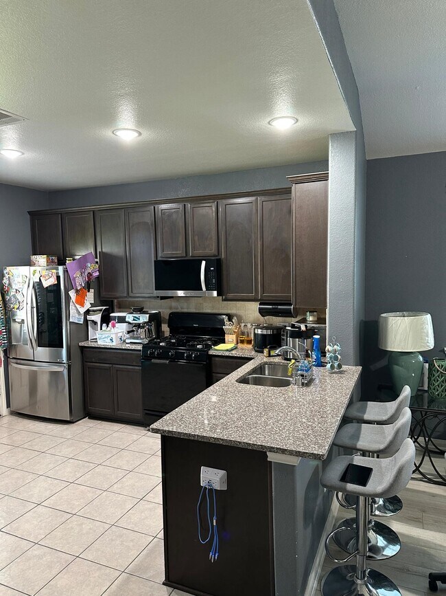 Building Photo - 2819 Cold River Dr