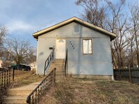 Building Photo - Updated and Spacious 2 Bedroom Home!