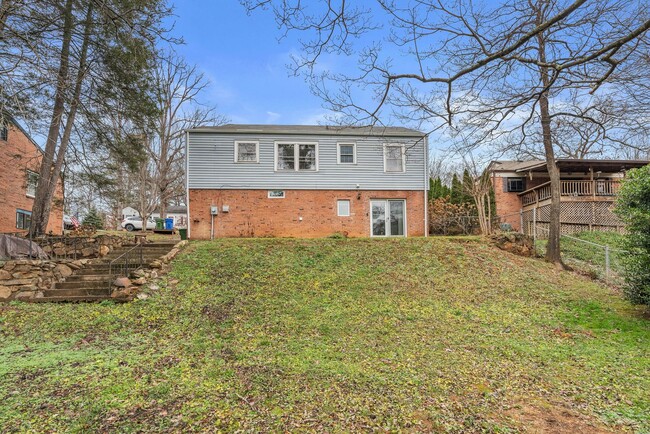 Building Photo - East AVL - Newly Renovated Older Home Feat...