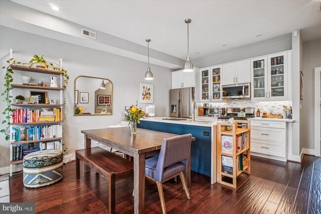 Building Photo - 455 Luray Pl NW