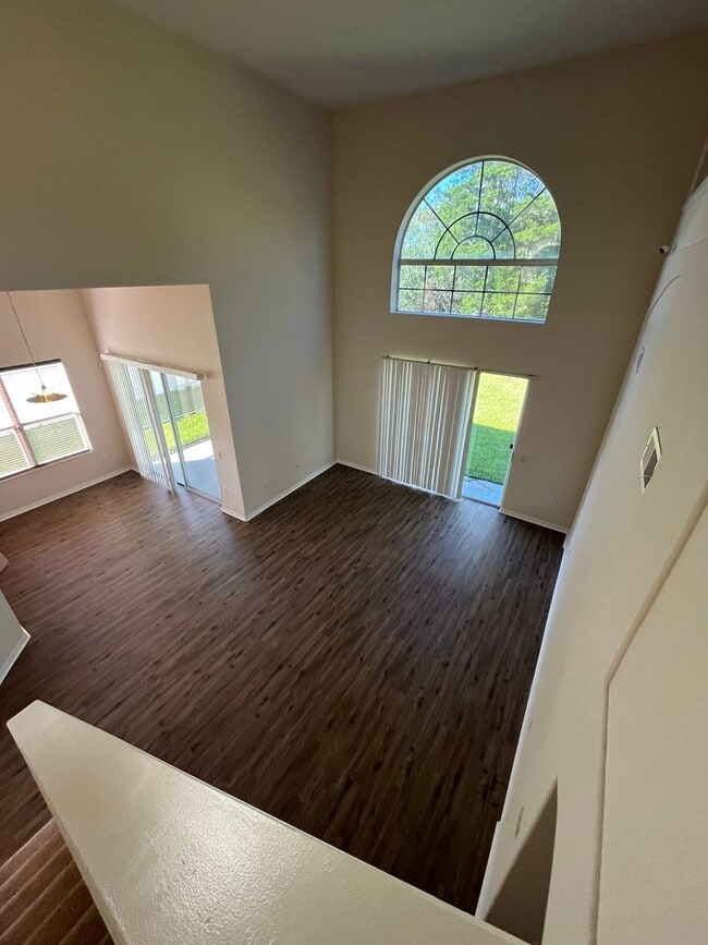 Building Photo - Stunning 2 story home features 4 bedrooms,...